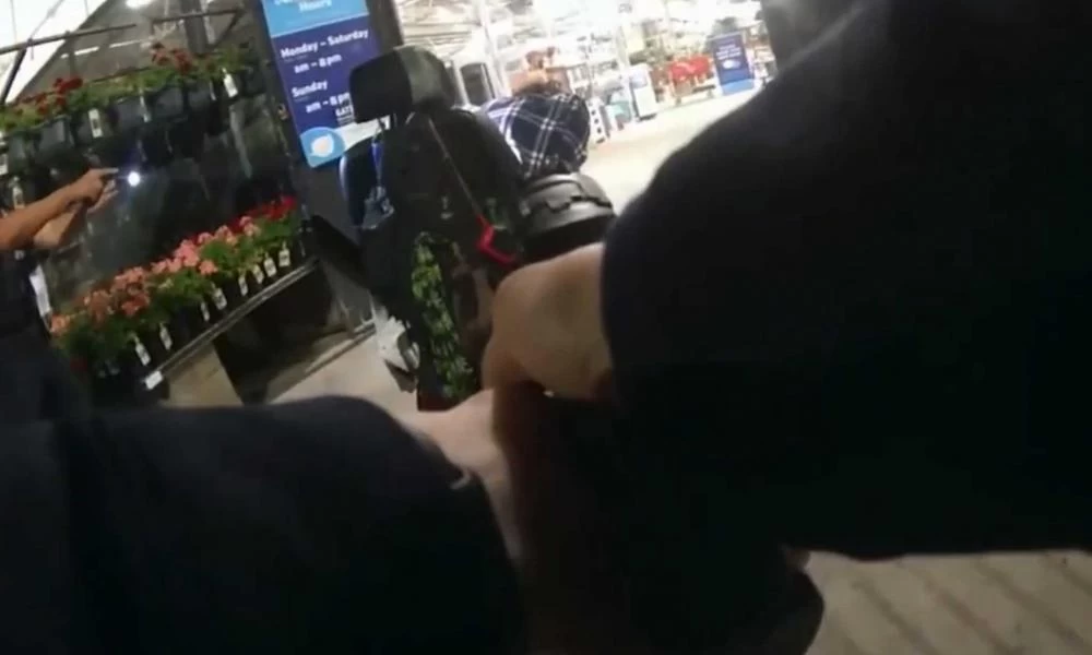 ΗΠΑ: Αστυνομικός σκοτώνει με εννιά σφαίρες πολίτη σε αμαξίδιο